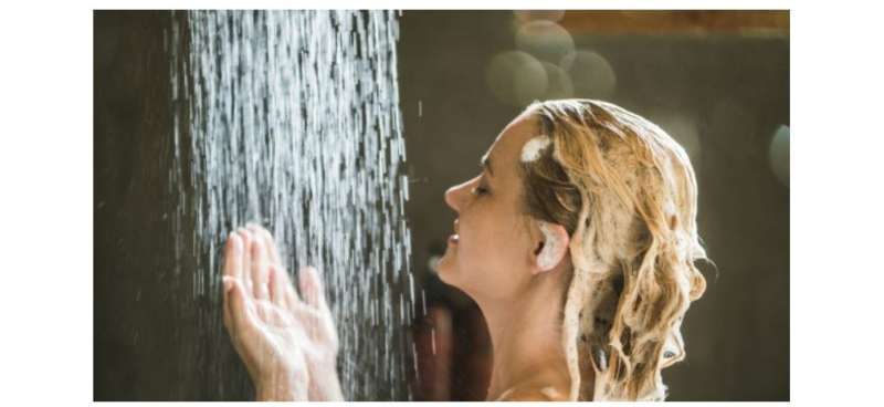 Dore ibyago bikomeye bishobora kuzakugwira niba wihagarika muri douche igihe urimo koga