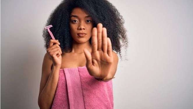 Dore impamvu 4 z'ingenzi udakwiye kogosha ngo umareho burundu insya(umusatsi ukikije ibice by'ibanga) zawe