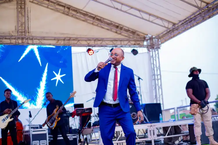 MU MAFOTO: Twinjirane mu giterane cya James Niyonkuru na Theo Bosebabireba i Bujumbura