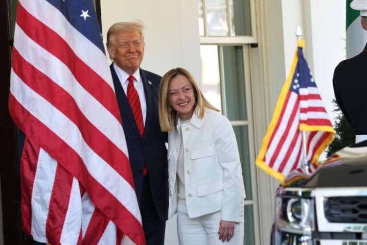 Trump yananiwe kwiyumanganya kubera ubwiza bwa Minisitiri w&rsquo;Intebe w&rsquo;u Butaliyani