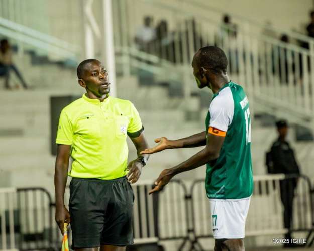 Amissi C&eacute;dric yahagaritswe nyuma yo kujugunya igitambaro cy'Ubukapiteni