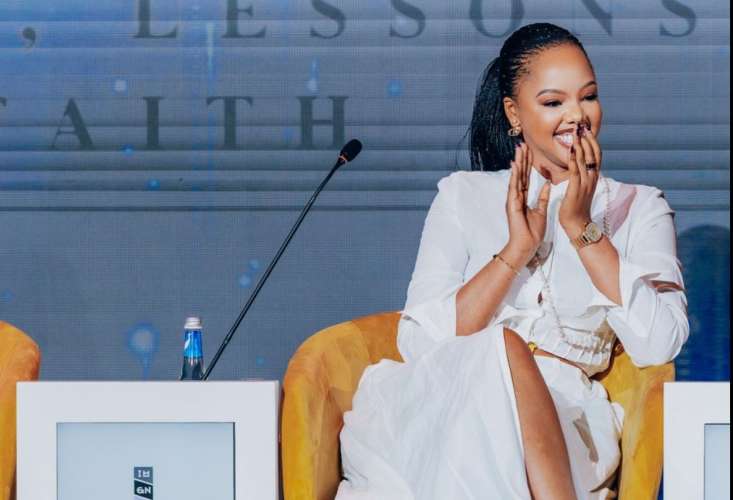 Reba uko yivovota avuga ubusa - Jolly yifatiye ku gahanga umunyamakuru wavuze ku bitabo 100 bya Miss Naomie aheruka kugura