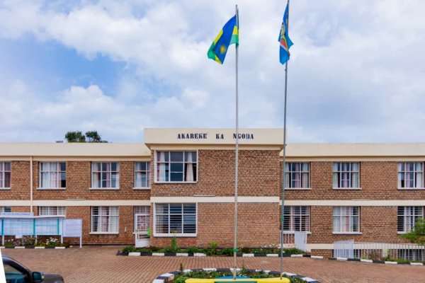 Ngoma: Umugabo wasanzwe cyobo yapfuye umukobwa amuryame hejuru yatunguye benshi