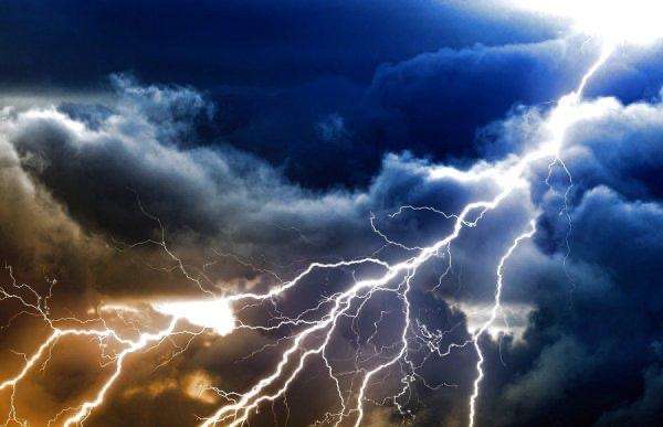 Ngoma: Abantu 15 bakubiswe n'inkuba 9 muri bo barapfa