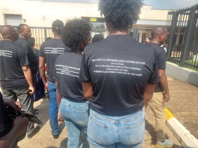 Impunzi z&rsquo;Abanyekongo zirasaba ko Gen. Ekenge yashyikirizwa ubutabera