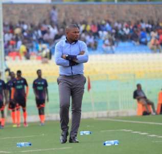 Rurageretse hagati ya Espoir FC n'umutoza wayo Lomami ushinjwa ubugambanyi