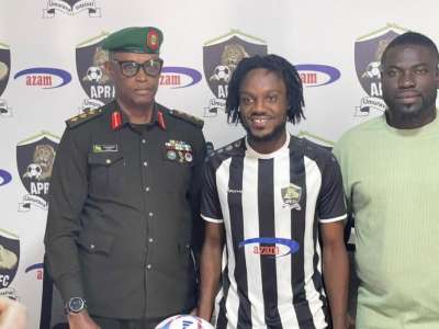 APR FC yasinyishije umunya-Ghana ukina hagati