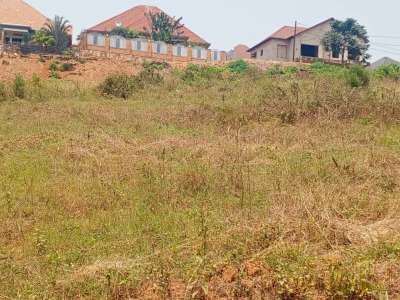 Ibibanza byiza cyane, binini kandi biri ahantu heza Kabeza muri R1 bigurishwa make cyane