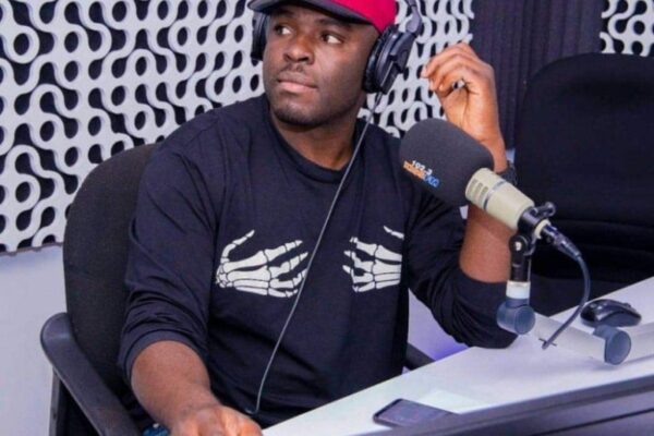 Uncle Austin yaseze kuri Kiss FM