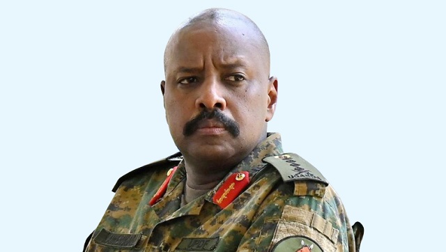 Gen. Muhoozi yafunze abasirikare bakuru 20