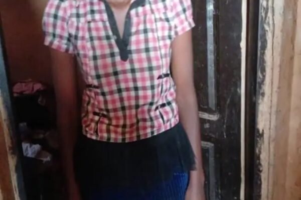 Umugore yafatanwe umurambo w’umwana we yawushyize mu ivarisi