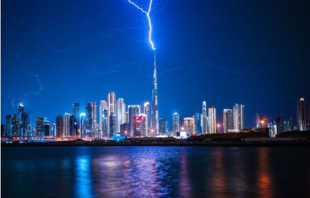 Inyubako ndende yakubiswe n'inkuba