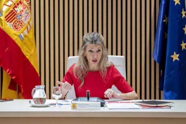 Espagne yemeje ko EU ikurikara Donald Trump buhumyi