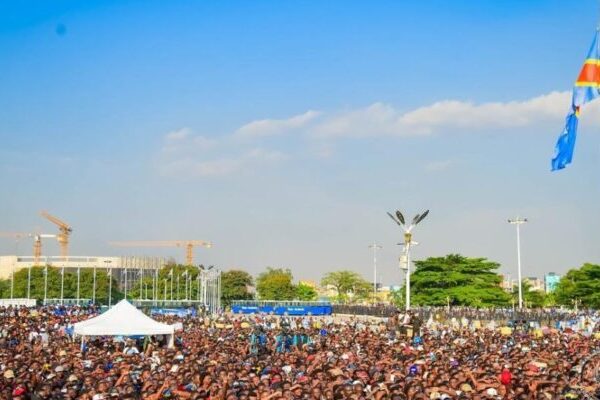 Imvururu zikomeye cyane mu Banye-Congo nyuma yo gusabira Tshisekedi indi manda kubera itike y’igikombe cy’Isi