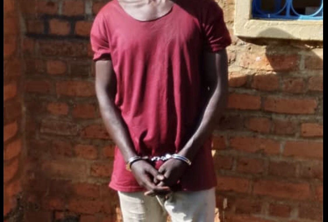 Umugabo yatwikiye mu nzu umugore we n'abana