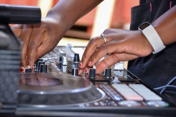 Aba’DJs’ bagiye gusora ibihumbi 224 Frw