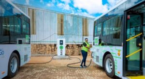 U Rwanda rwasobanuye impamvu ibiciro by’ingendo ku modoka z’amashanyarazi byazamutse.