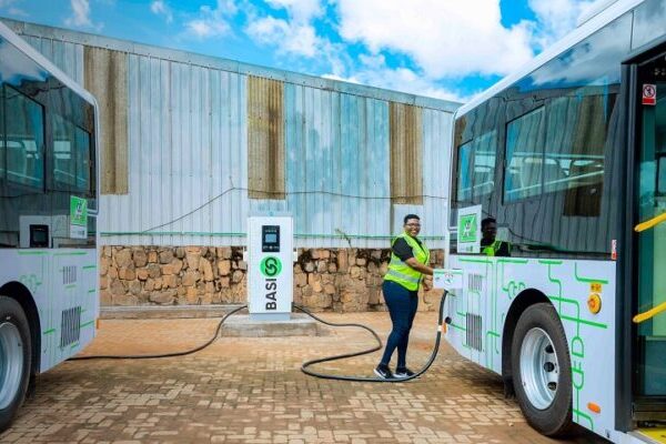 U Rwanda rwasobanuye impamvu ibiciro by’ingendo ku modoka z’amashanyarazi byazamutse.