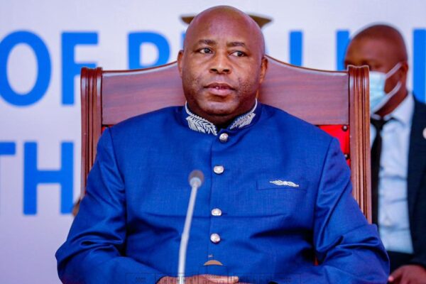 Gufungurwa ntibyaba ari cyo gihano gikomeye? Perezida Ndayishimiye yavuze ibintu bikomeye kuri Gen. Bunyoni uherutse gufungurwa